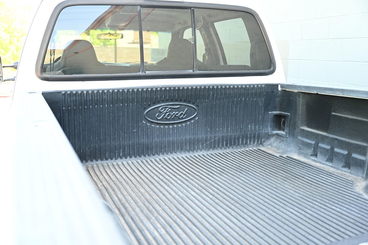 2002 Ford F-350 XL photo 17