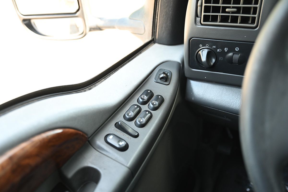 2002 Ford F-350 XL photo 22