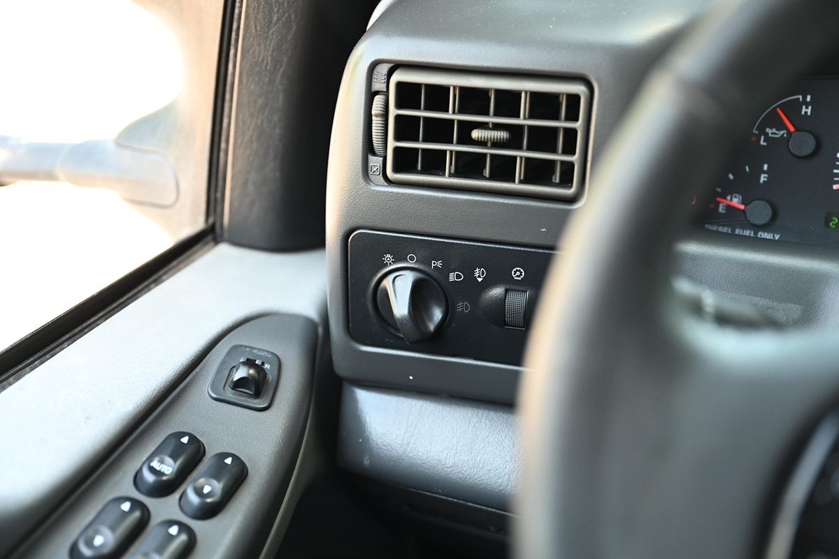 2002 Ford F-350 XL photo 23