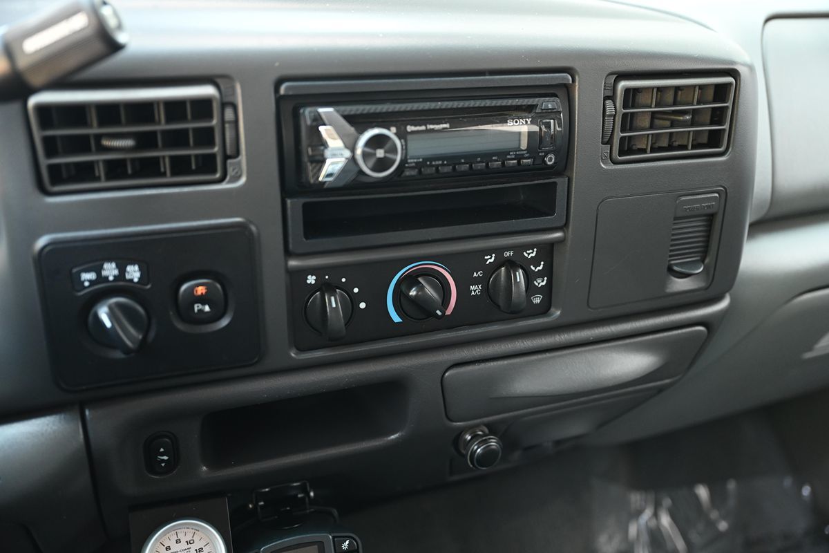 2002 Ford F-350 XL photo 24
