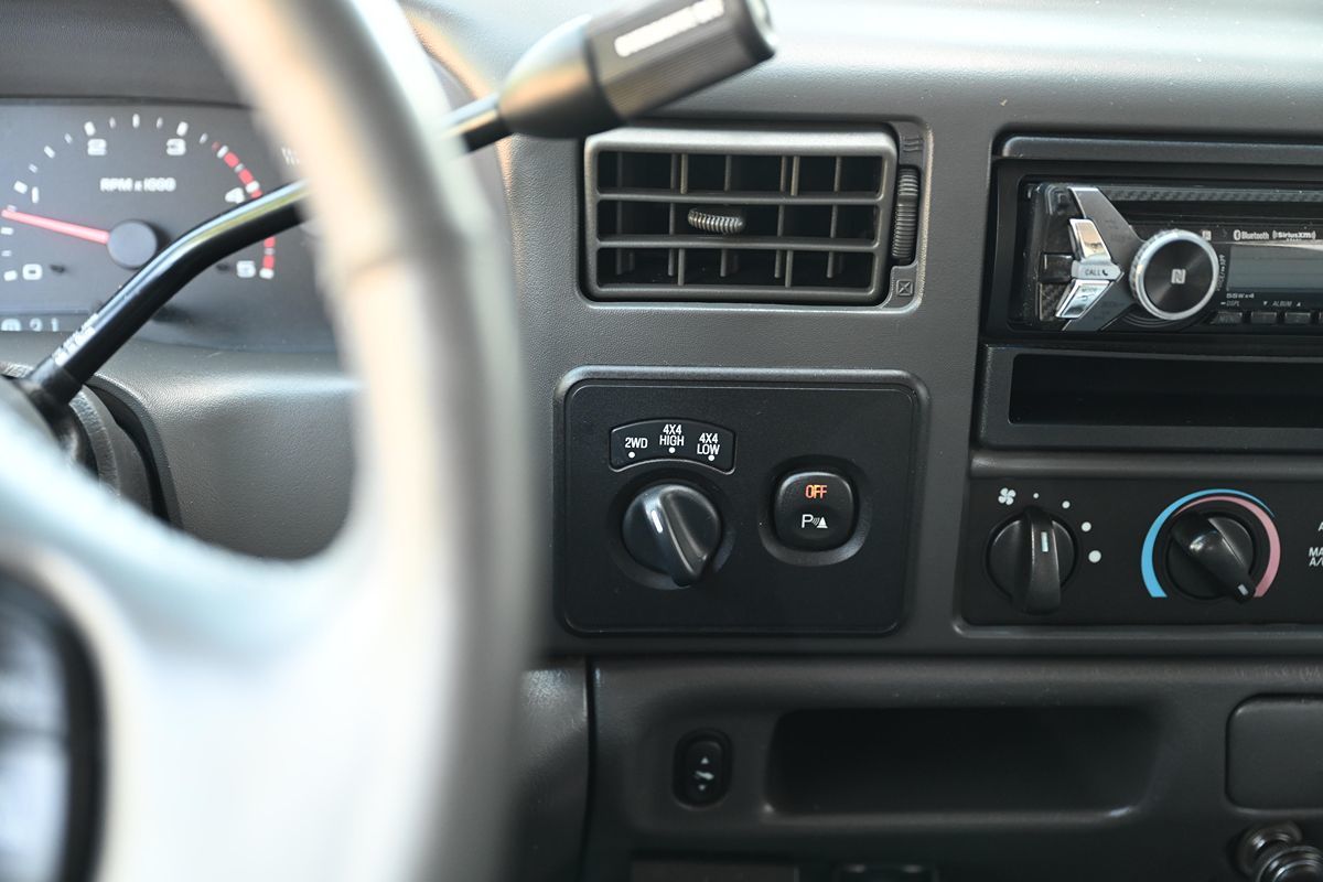 2002 Ford F-350 XL photo 25