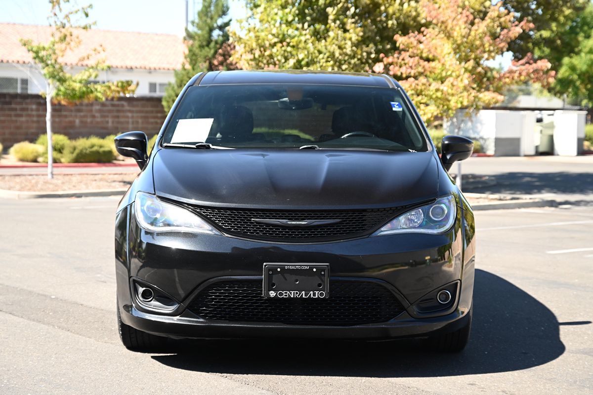 2018 Chrysler Pacifica Touring Plus photo 2