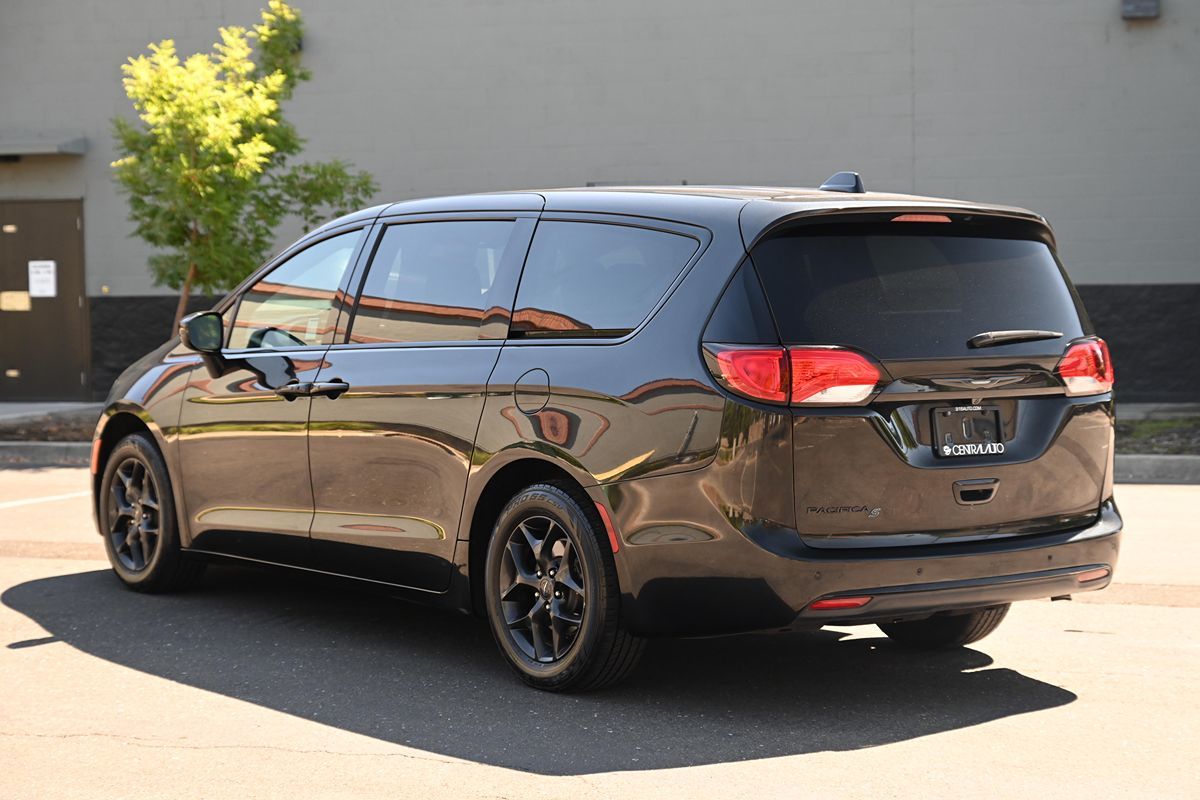 2018 Chrysler Pacifica Touring Plus photo 5