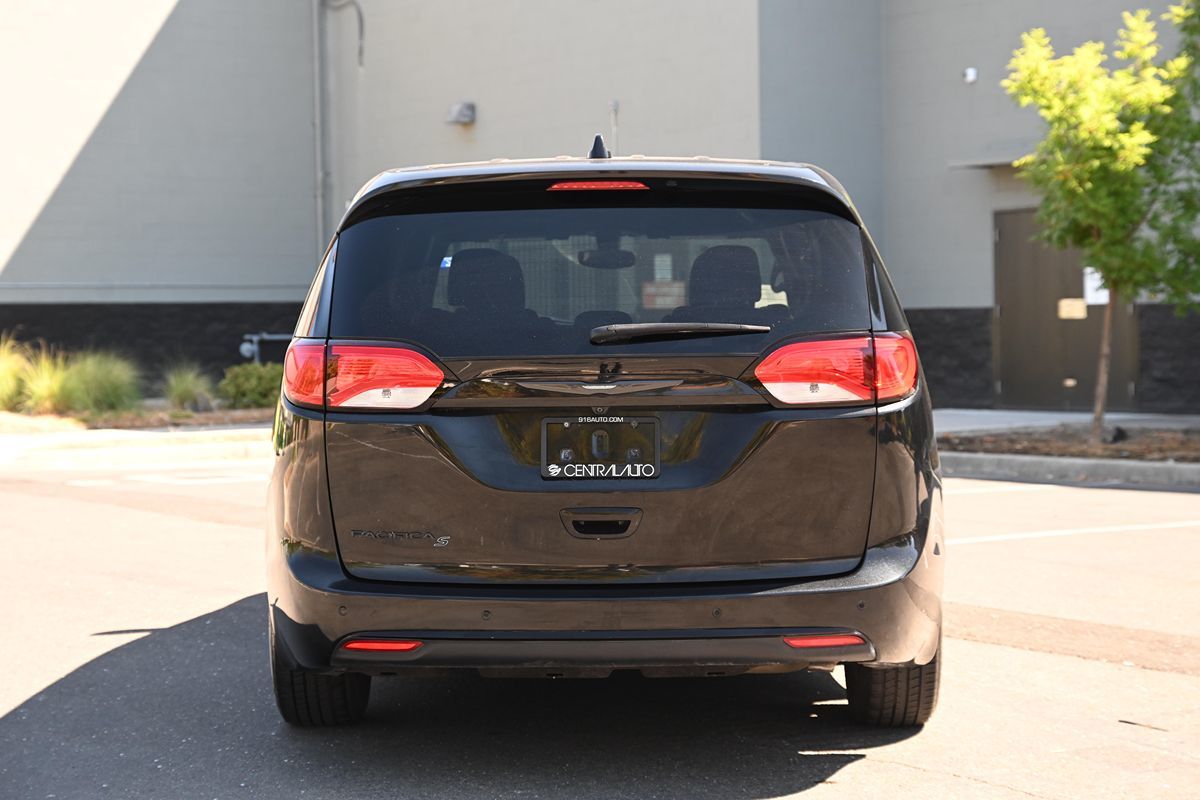 2018 Chrysler Pacifica Touring Plus photo 6