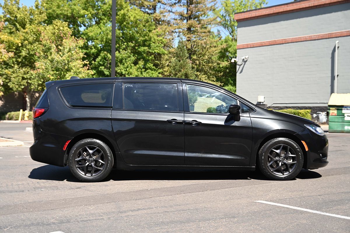 2018 Chrysler Pacifica Touring Plus photo 8