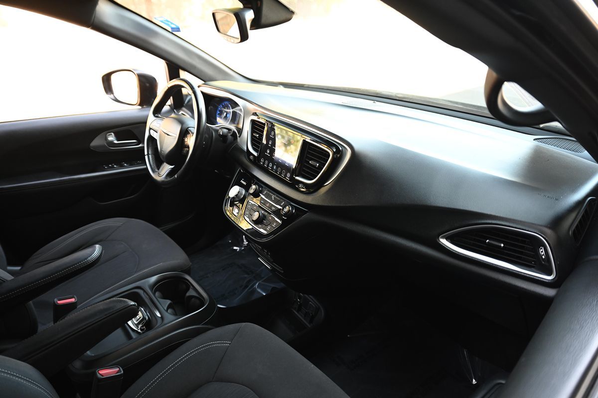 2018 Chrysler Pacifica Touring Plus photo 13