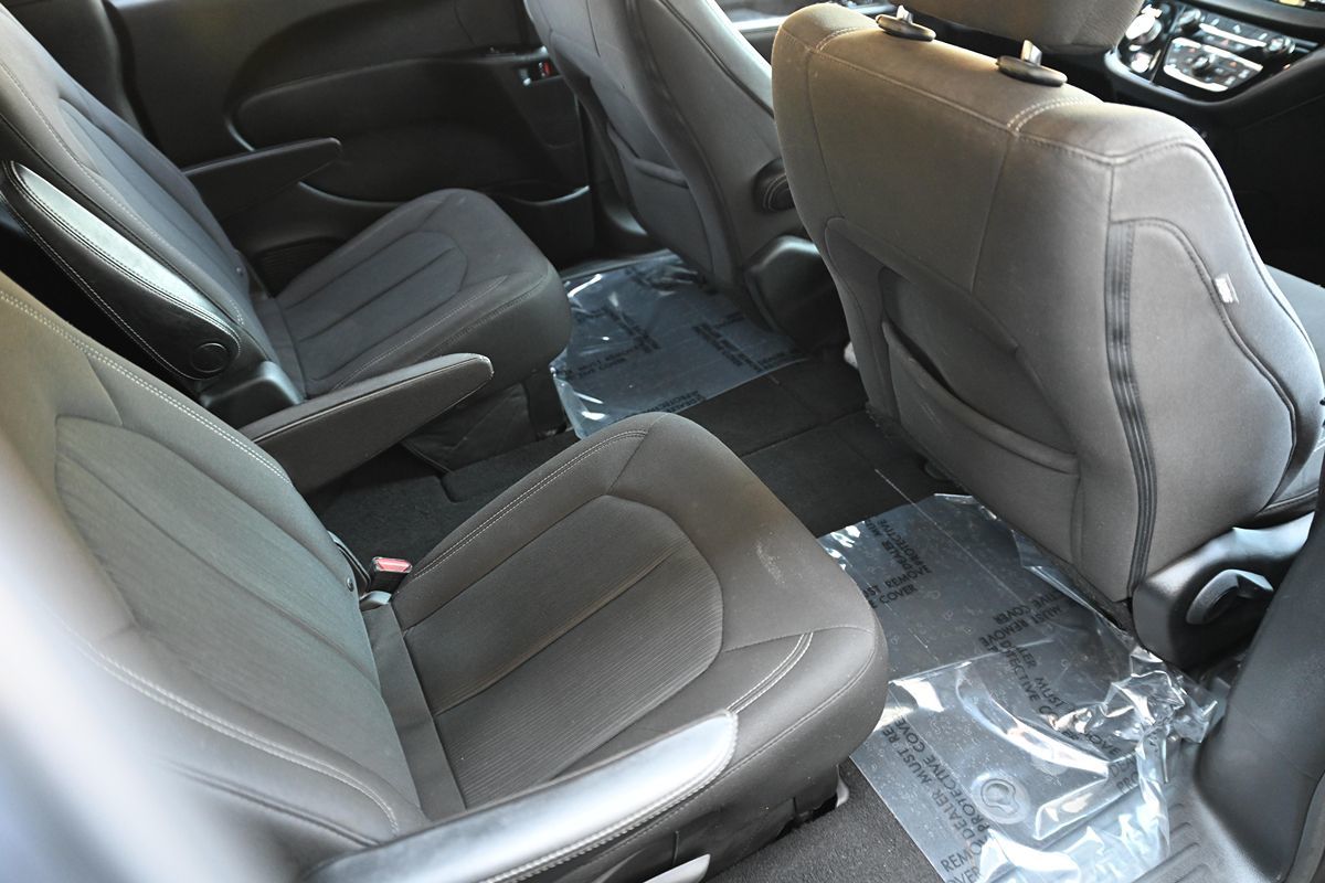 2018 Chrysler Pacifica Touring Plus photo 15