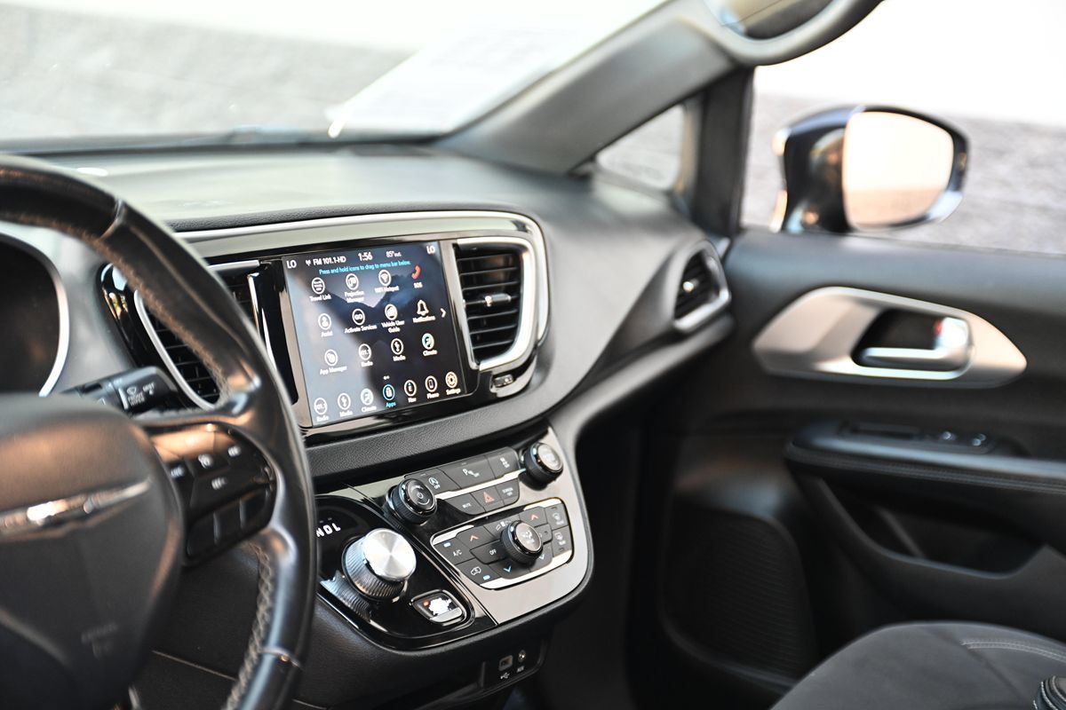 2018 Chrysler Pacifica Touring Plus photo 21