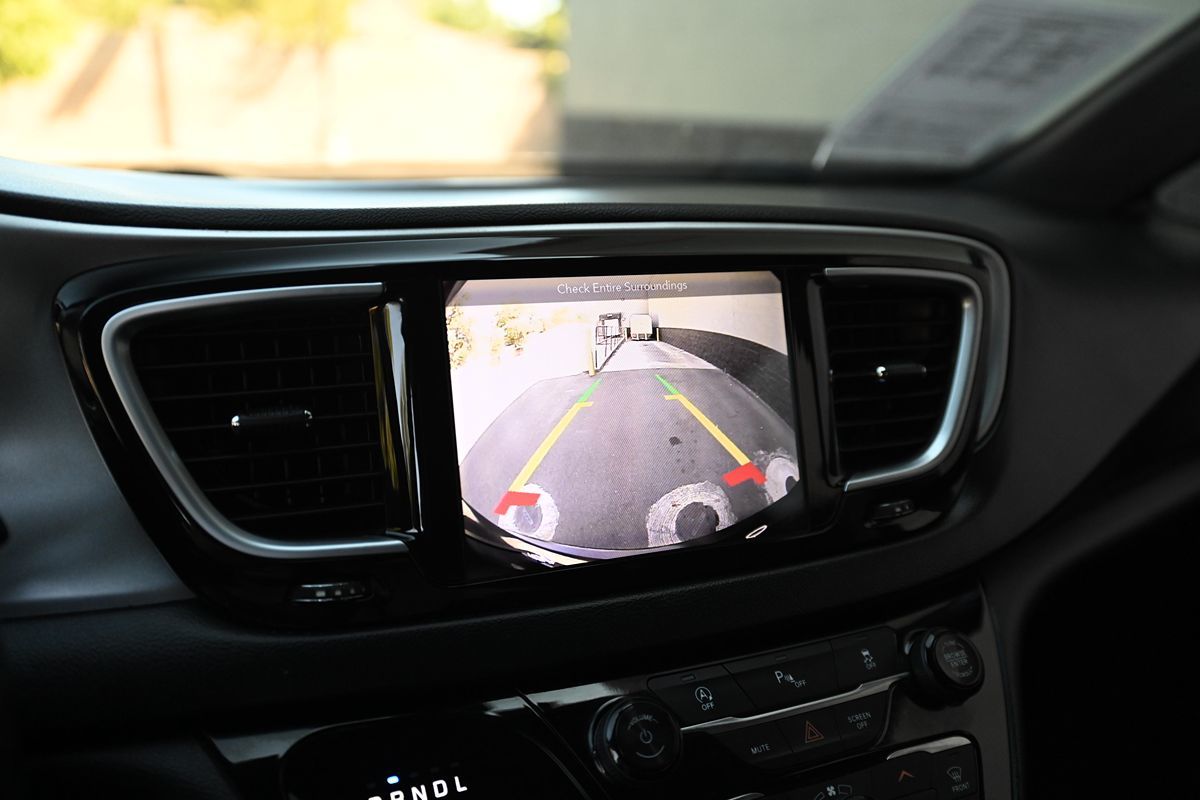 2018 Chrysler Pacifica Touring Plus photo 27