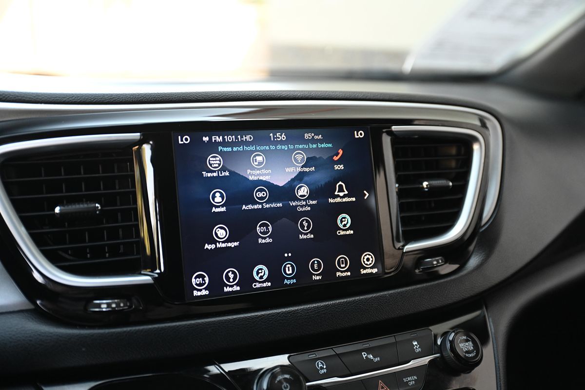 2018 Chrysler Pacifica Touring Plus photo 26