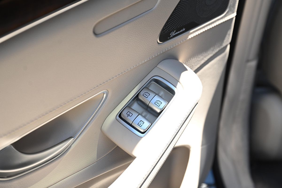 2015 Mercedes Benz S 550 4MATIC photo 16