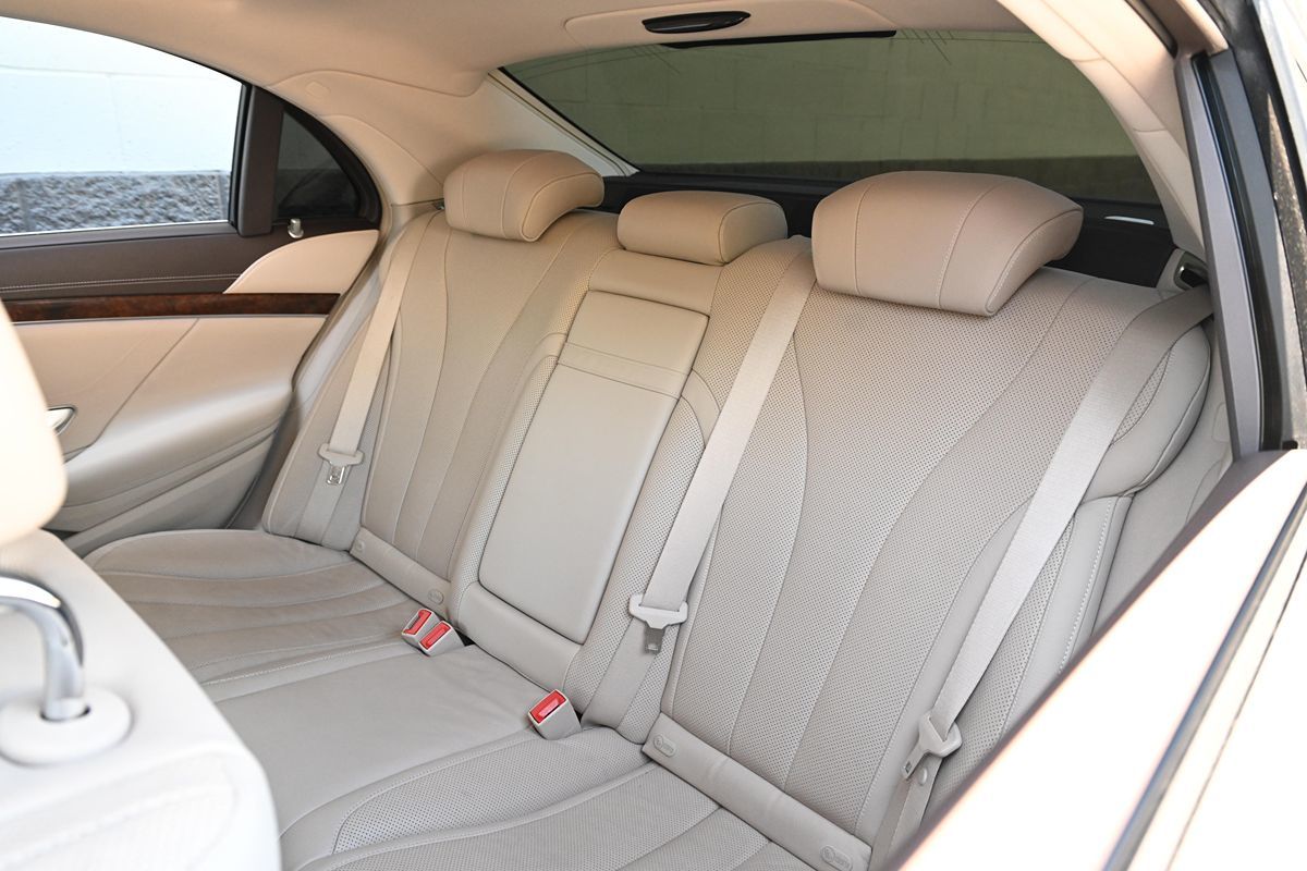 2015 Mercedes Benz S 550 4MATIC photo 17