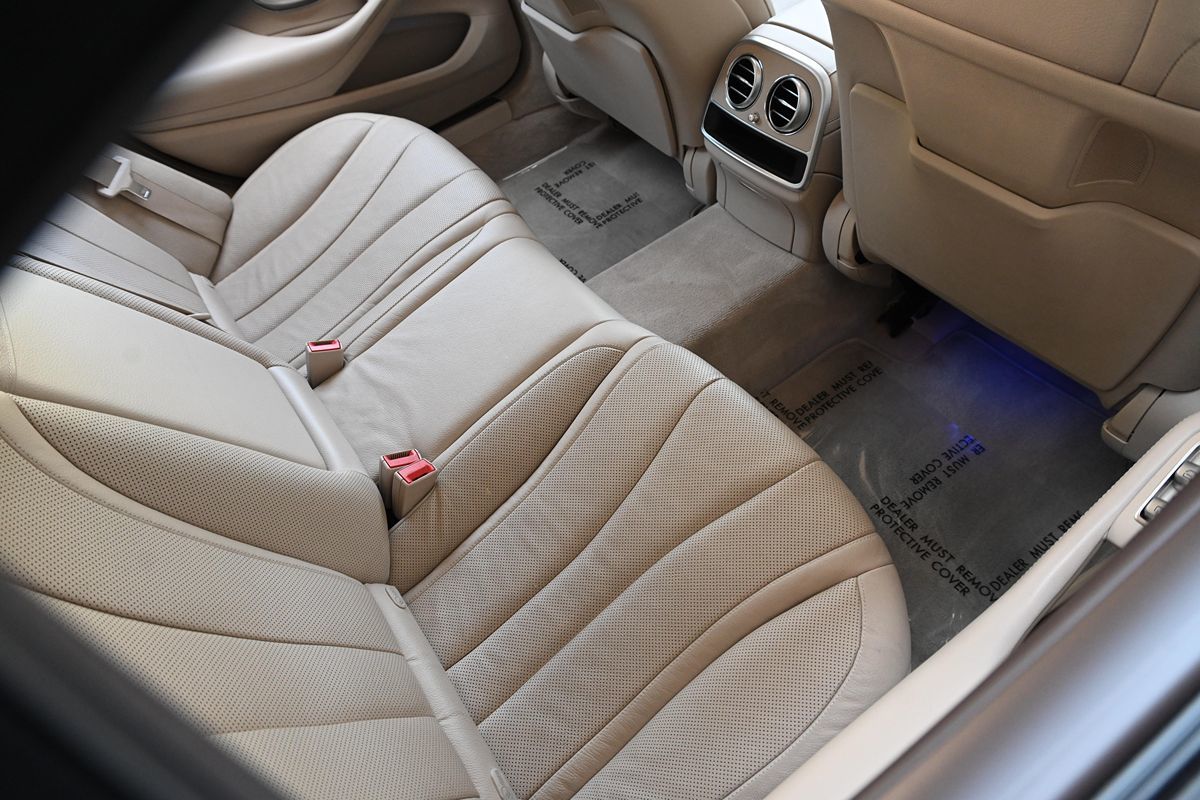 2015 Mercedes Benz S 550 4MATIC photo 19