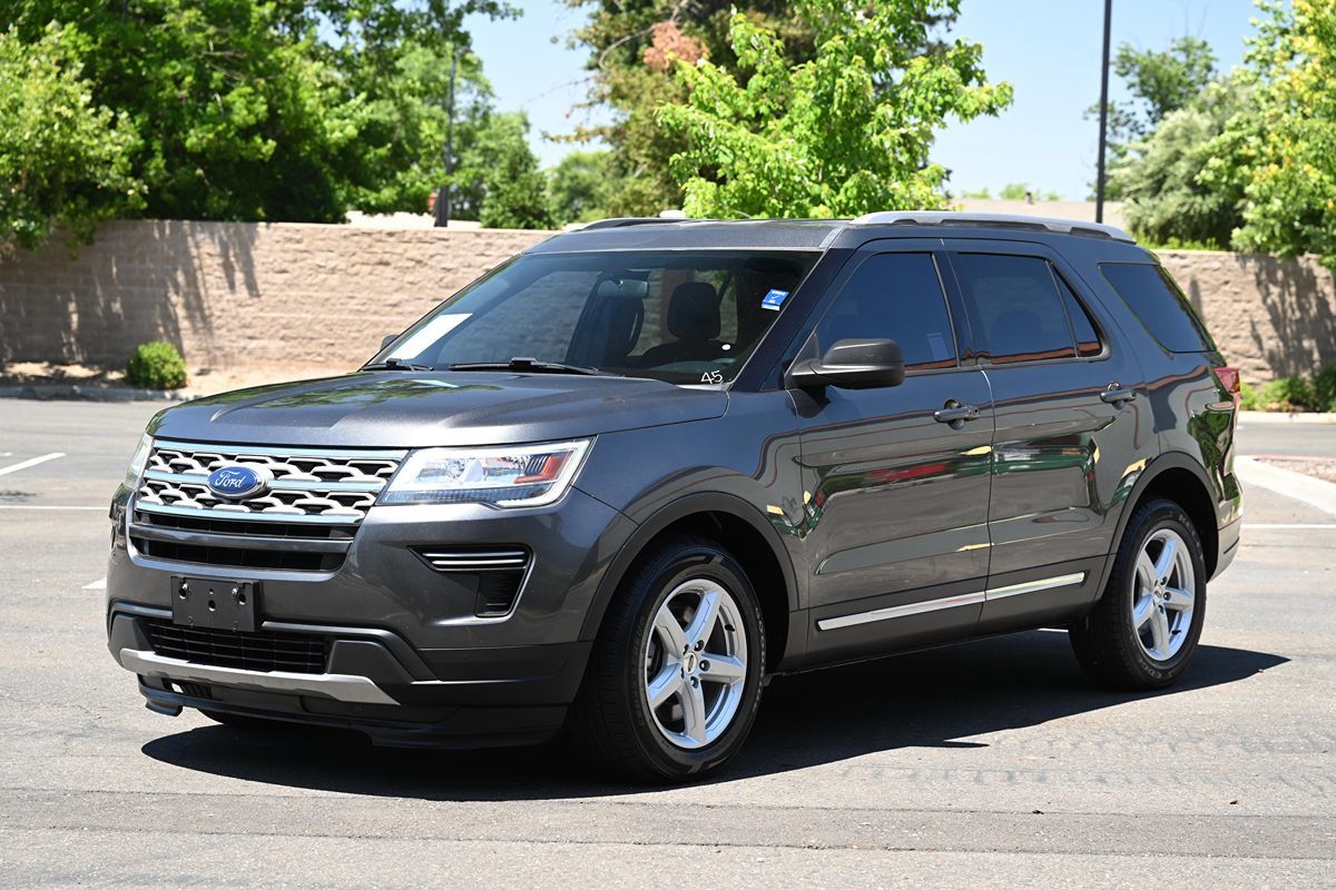 2018 Ford Explorer XLT photo 3