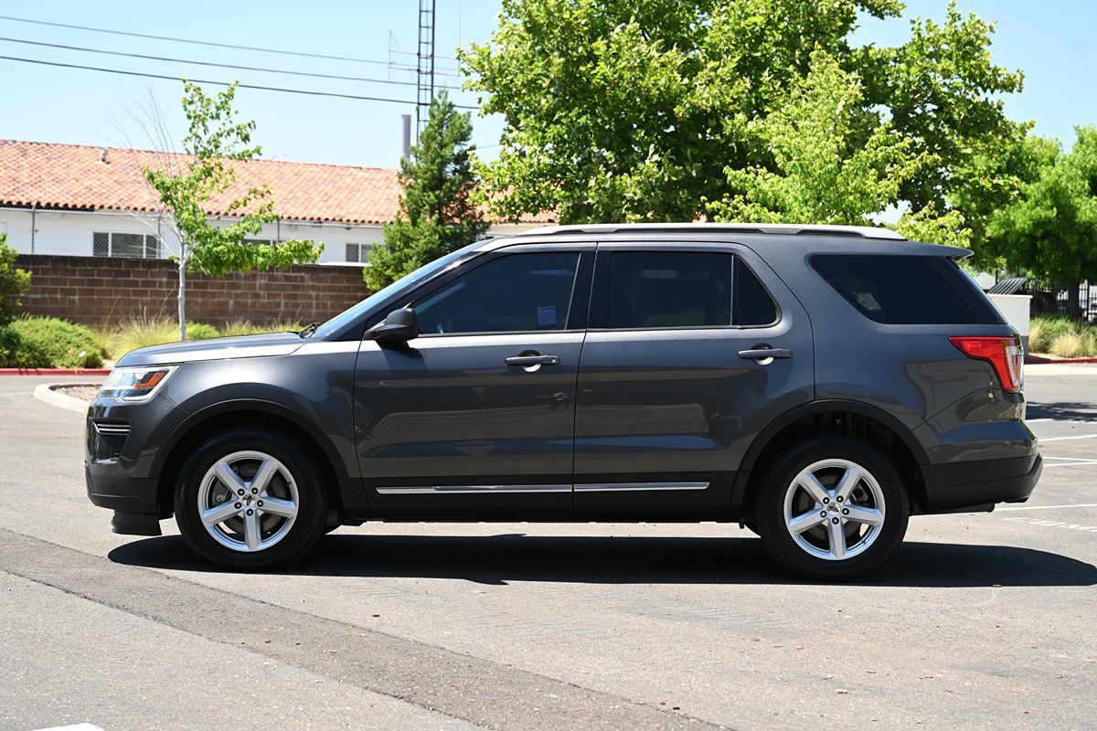 2018 Ford Explorer XLT photo 4