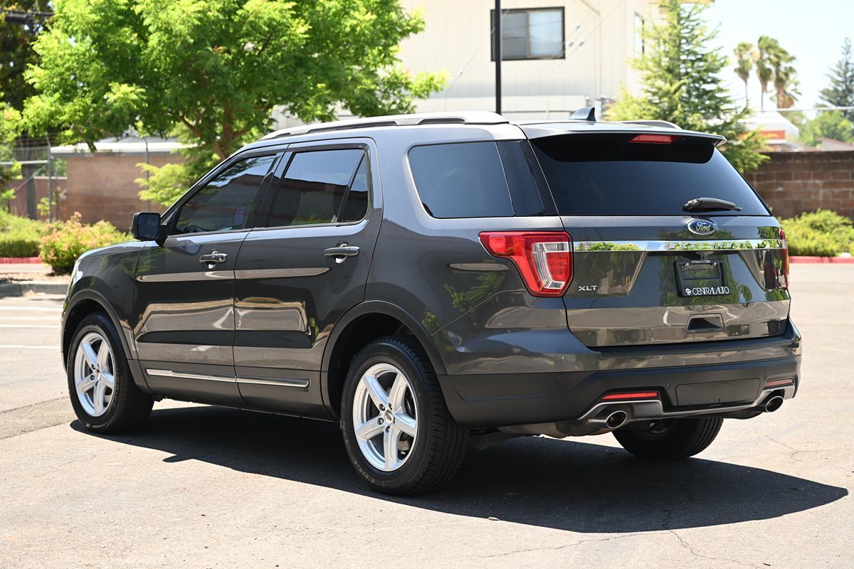 2018 Ford Explorer XLT photo 5