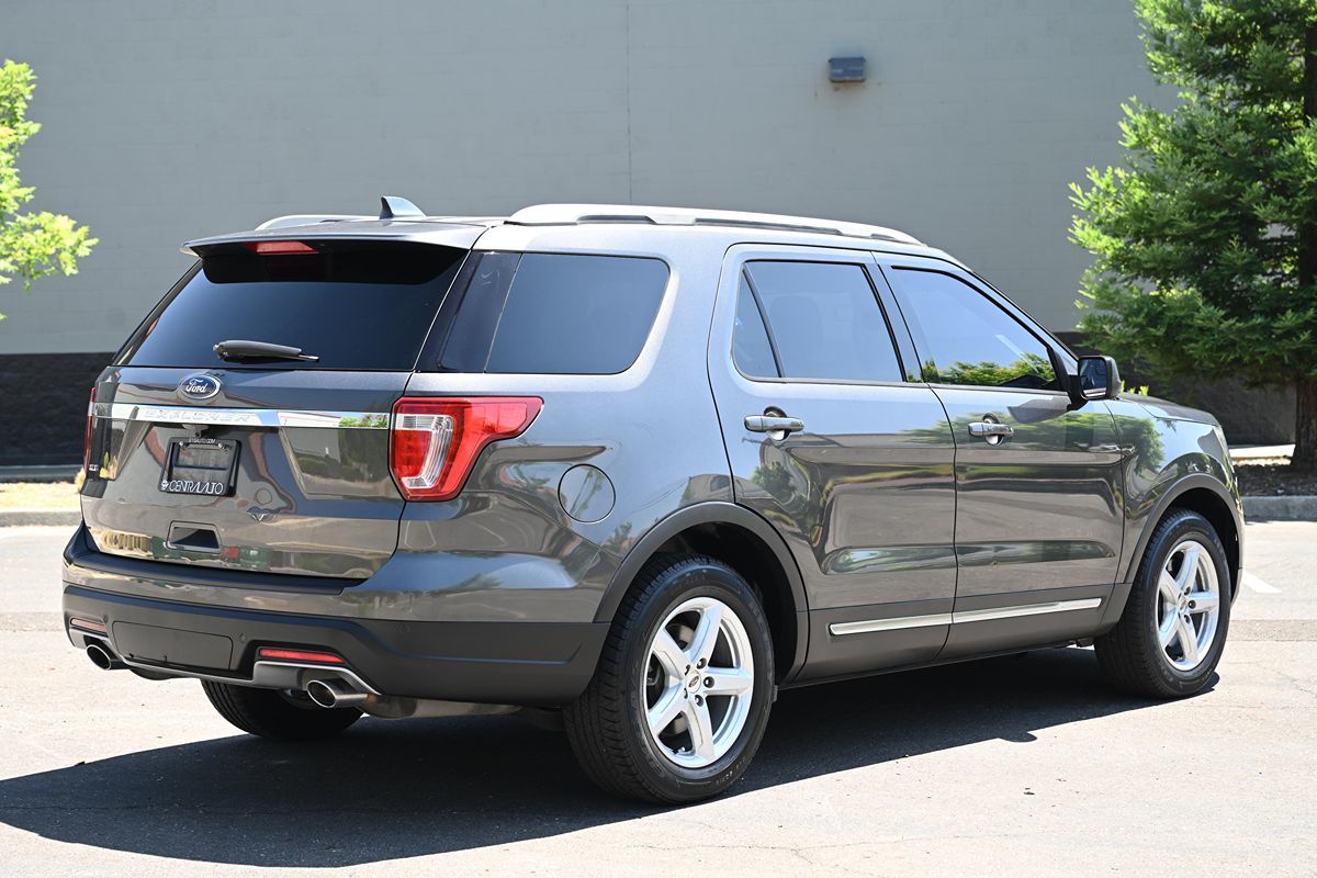 2018 Ford Explorer XLT photo 7