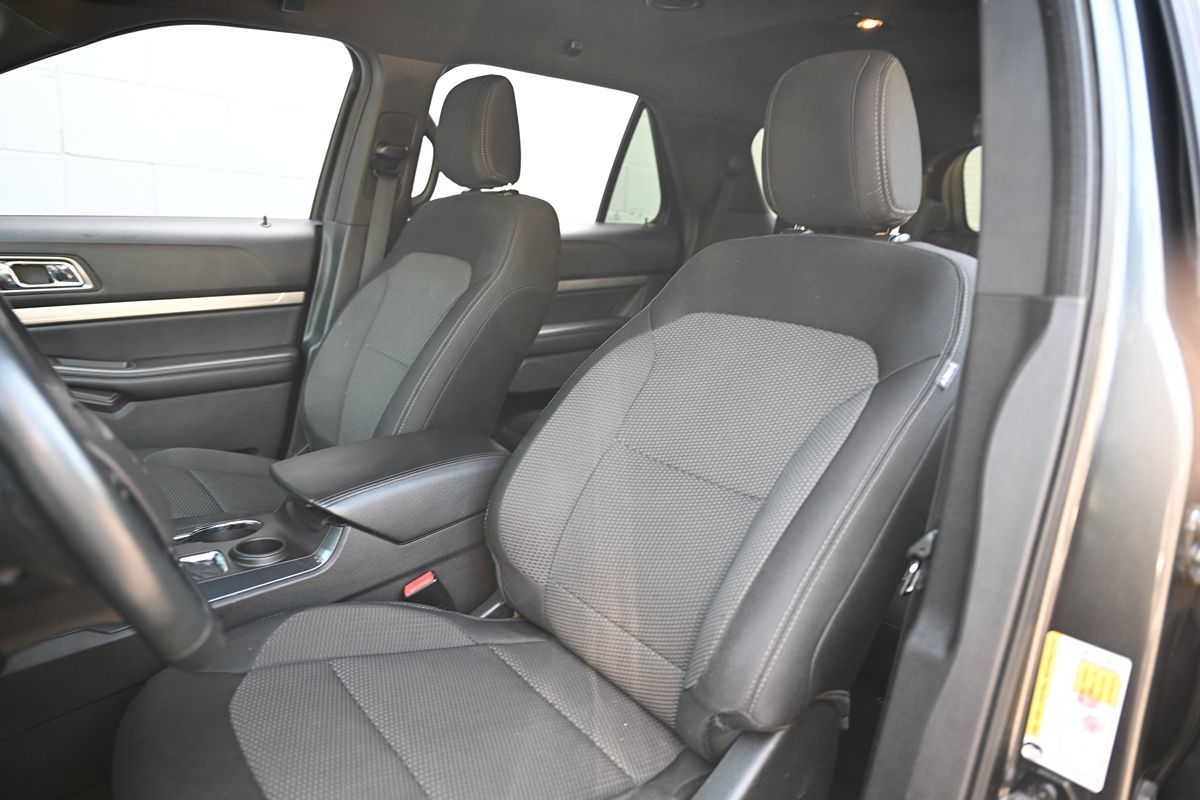 2018 Ford Explorer XLT photo 19