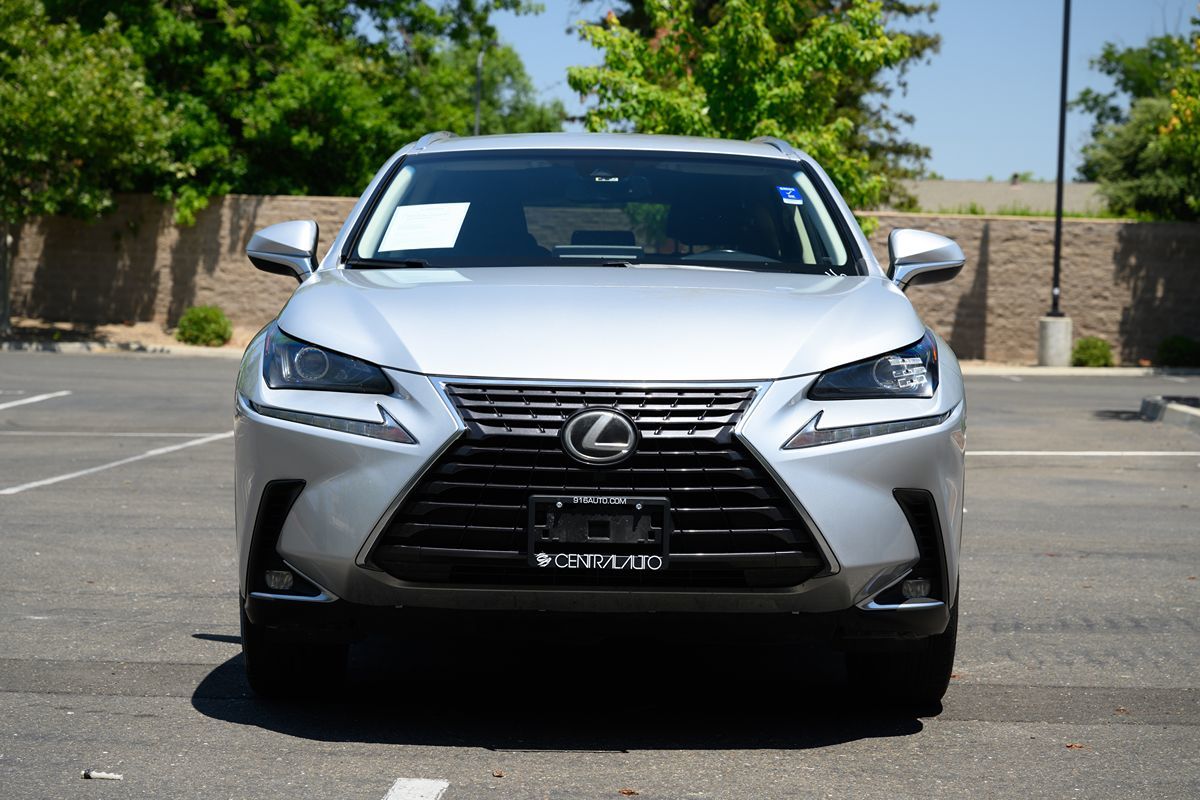 2018 Lexus NX 300 Luxury photo 2