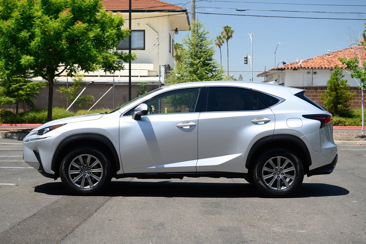 2018 Lexus NX 300 Luxury photo 4