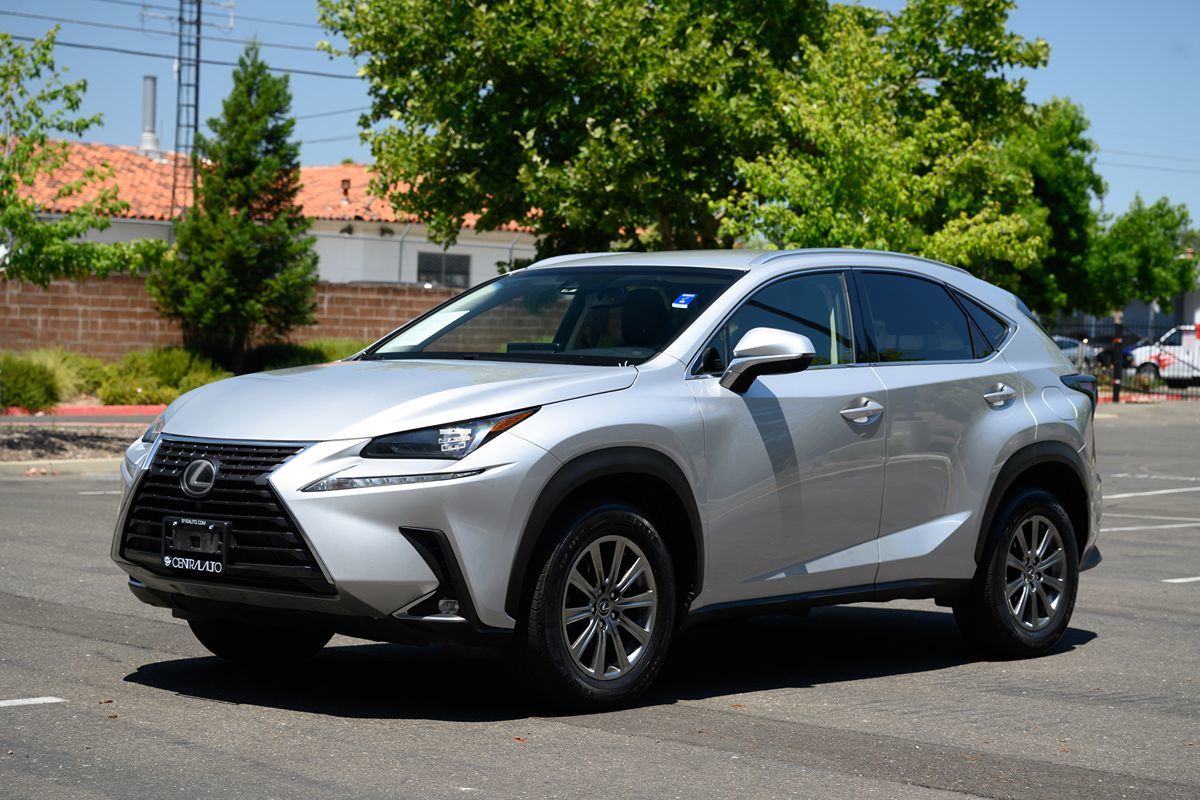 2018 Lexus NX 300 Luxury photo 3