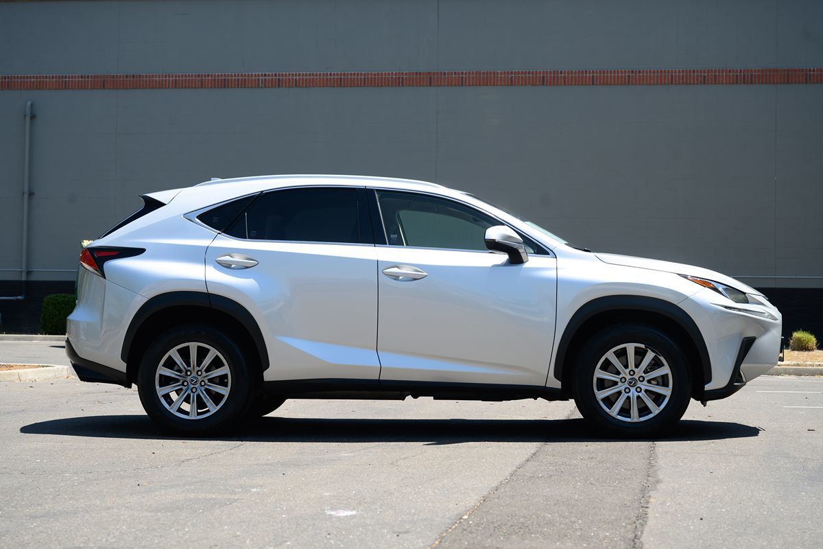 2018 Lexus NX 300 Luxury photo 8