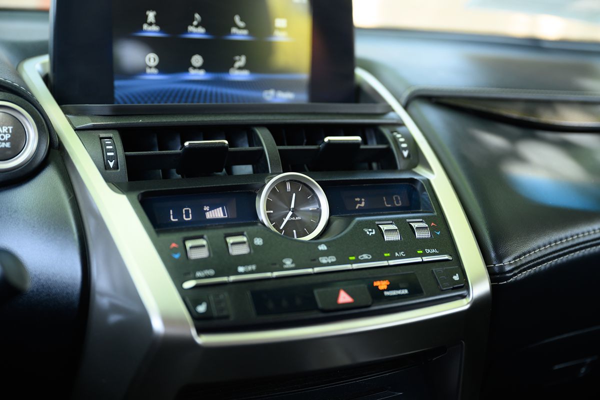 2018 Lexus NX 300 Luxury photo 24