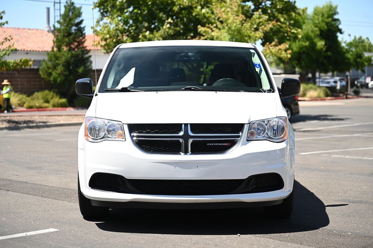 2018 Dodge Grand Caravan SE photo 2