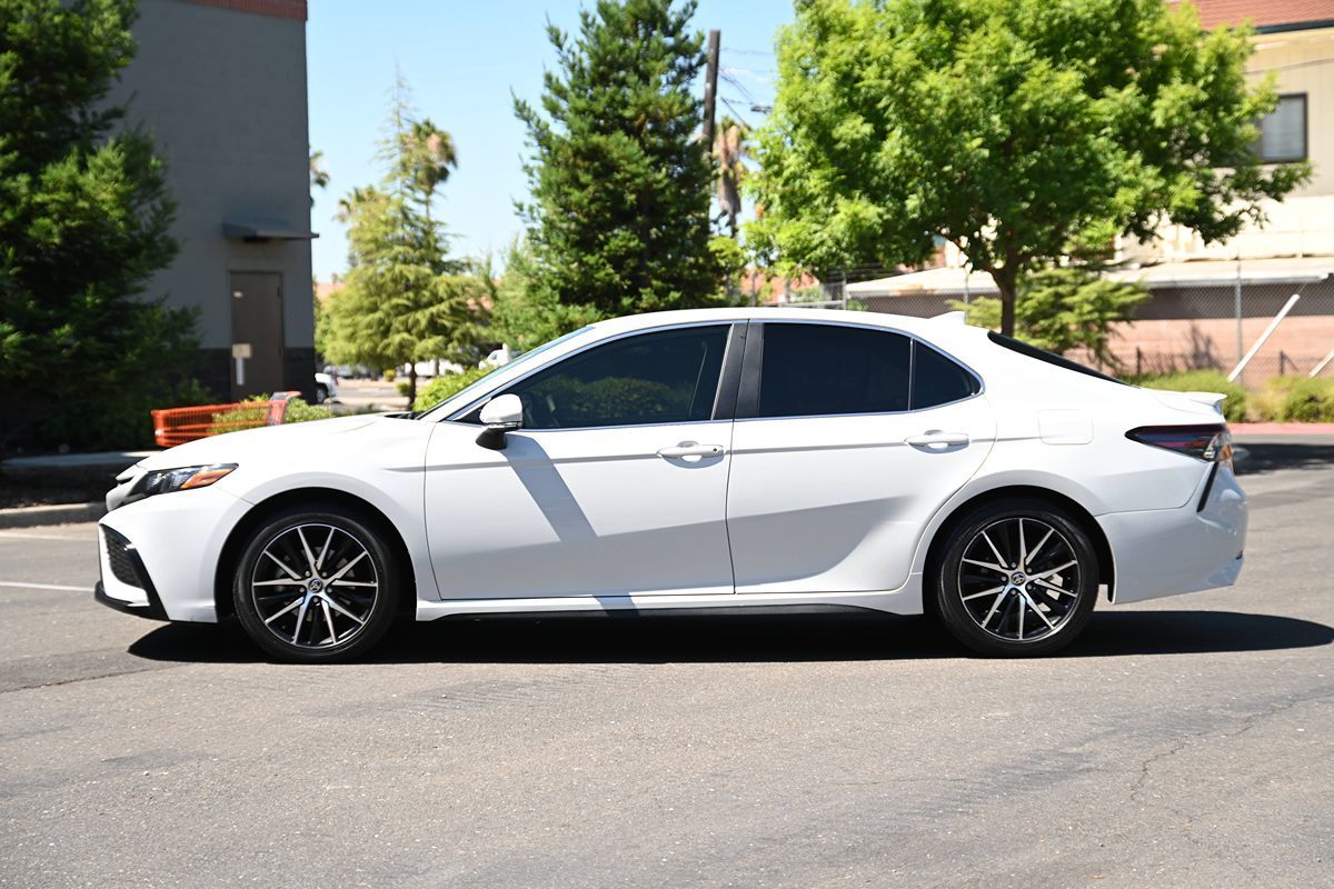 2023 Toyota Camry SE photo 4