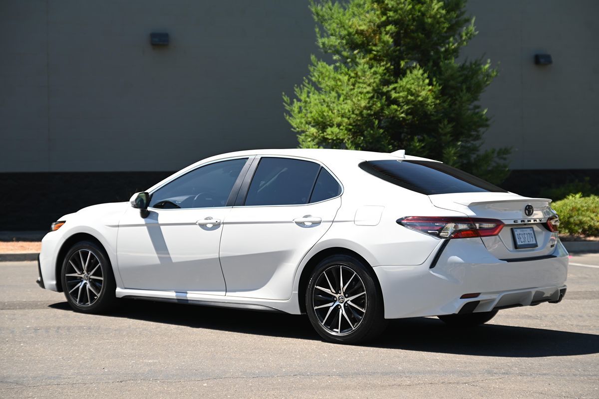 2023 Toyota Camry SE photo 5