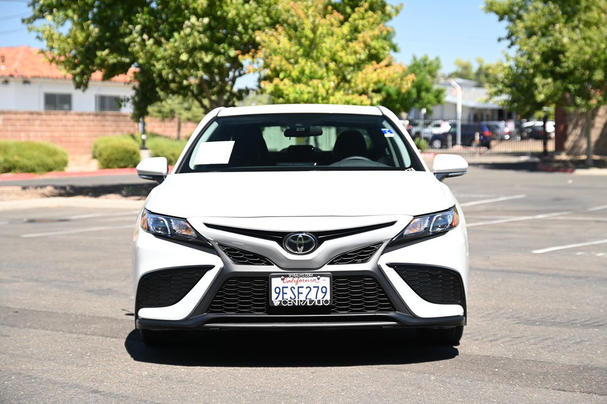 2023 Toyota Camry SE photo 2
