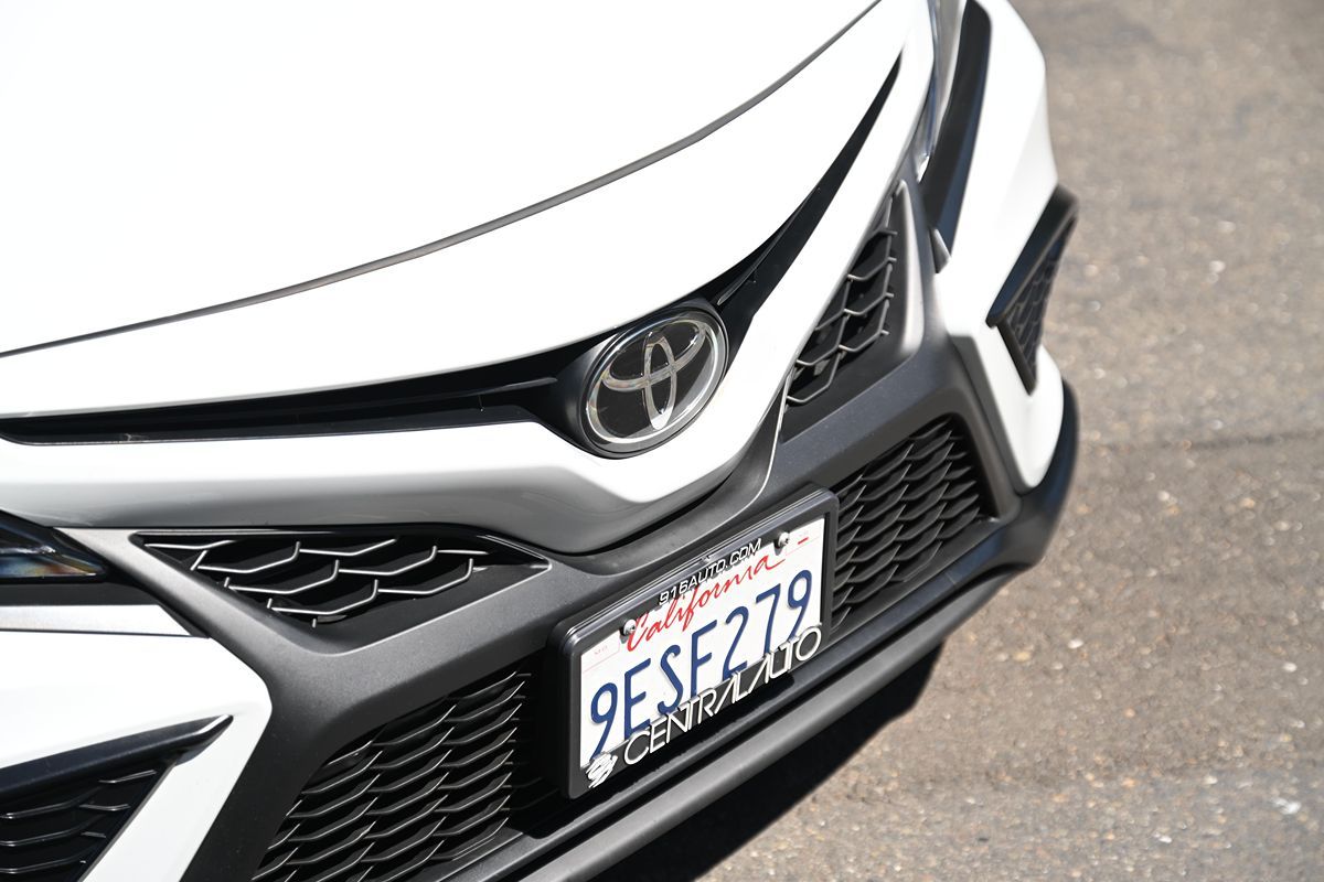 2023 Toyota Camry SE photo 9