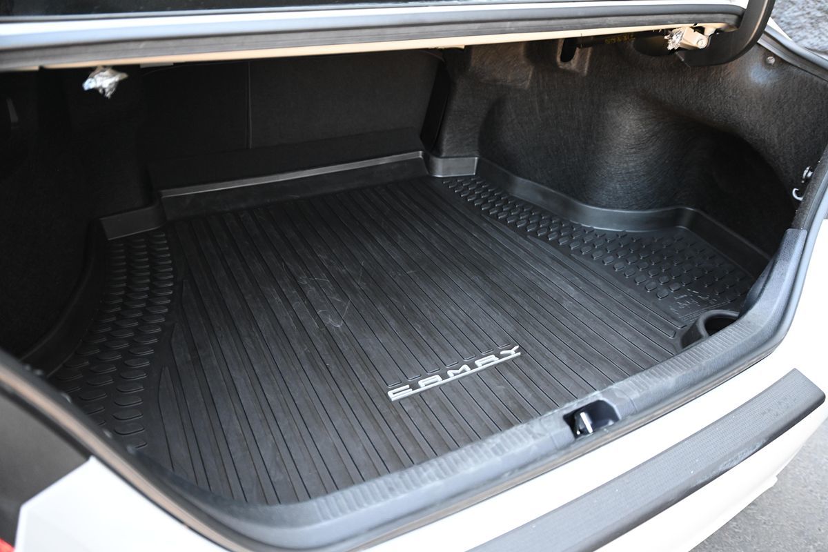2023 Toyota Camry SE photo 14