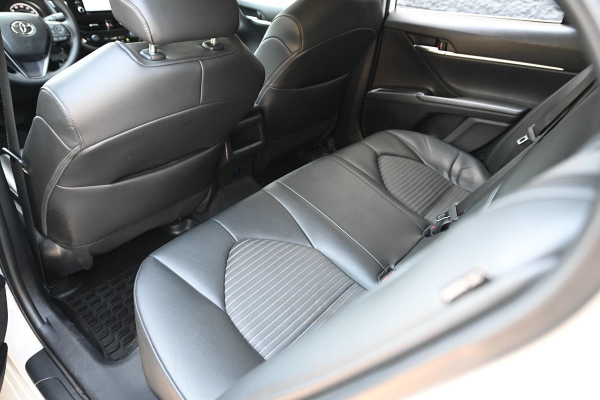 2023 Toyota Camry SE photo 16