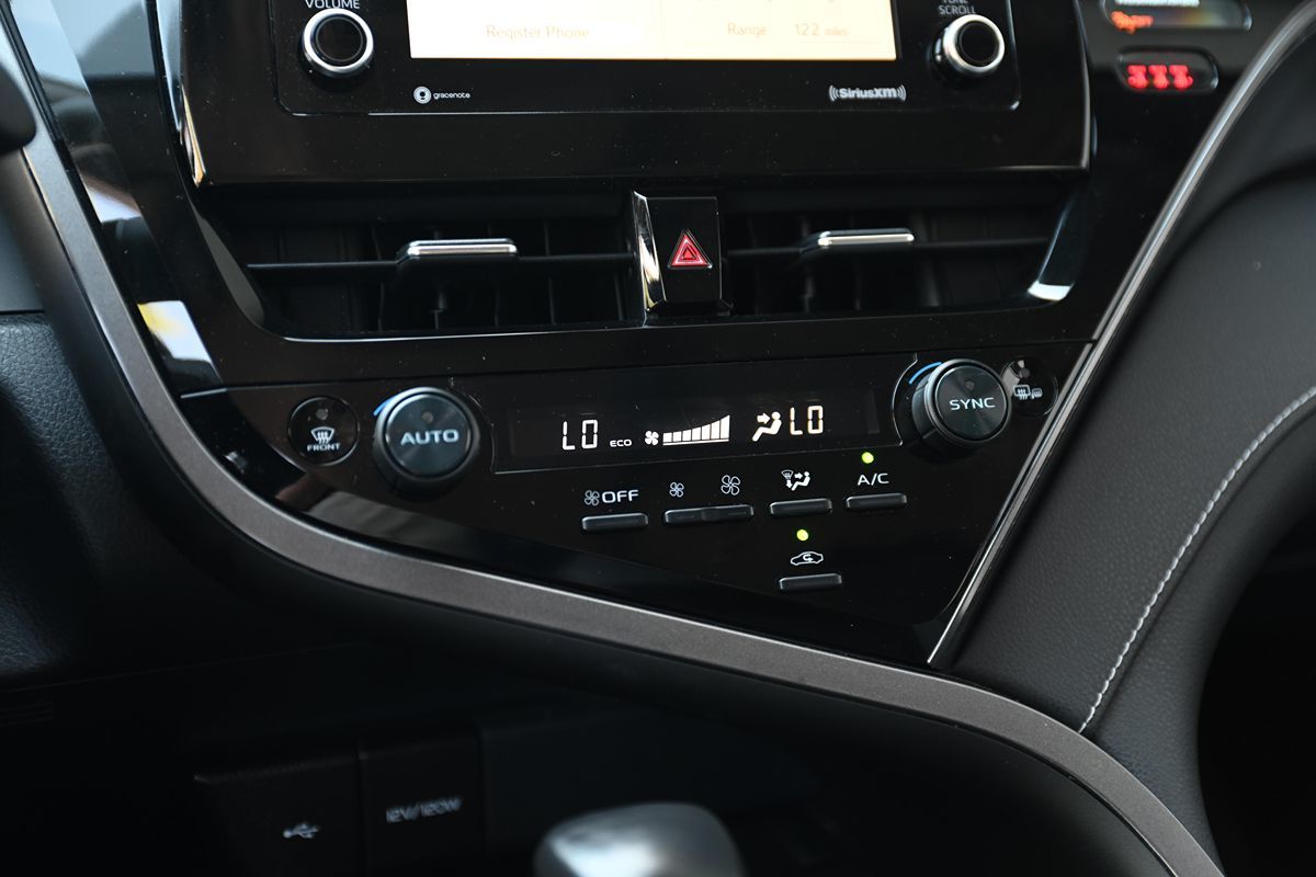2023 Toyota Camry SE photo 23