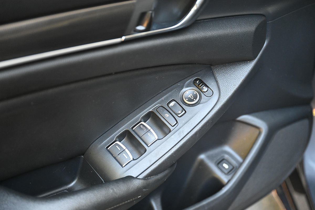 2019 Honda Accord Sport 2.0T photo 19