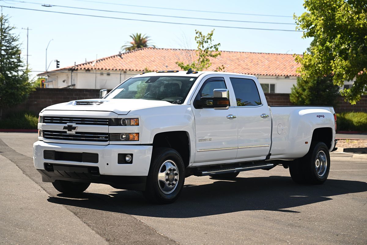 2018 Chevrolet Silverado 3500HD LTZ photo 3