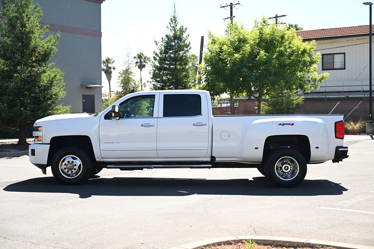 2018 Chevrolet Silverado 3500HD LTZ photo 4