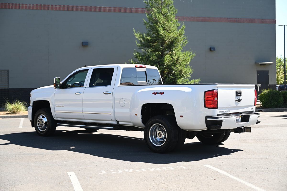 2018 Chevrolet Silverado 3500HD LTZ photo 5