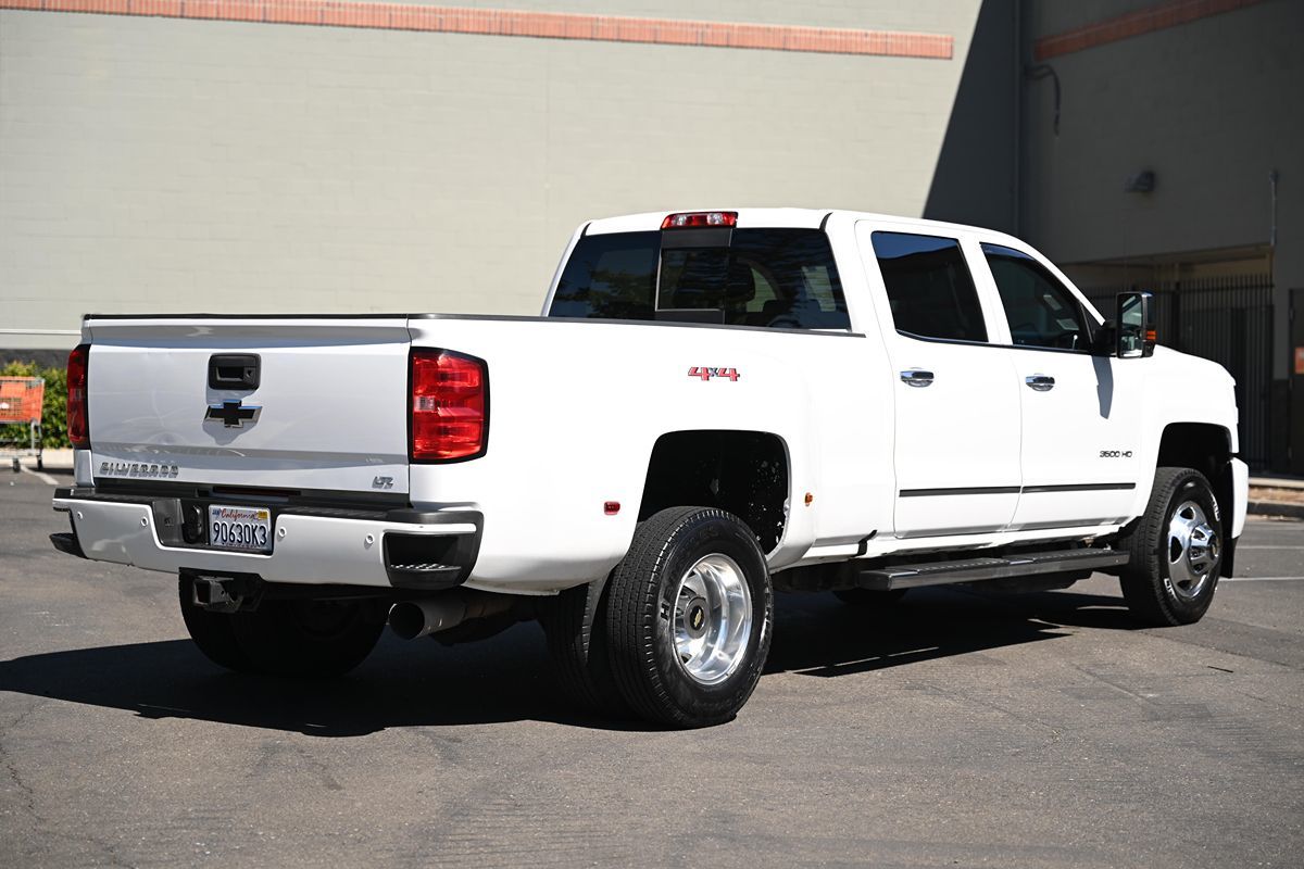 2018 Chevrolet Silverado 3500HD LTZ photo 7