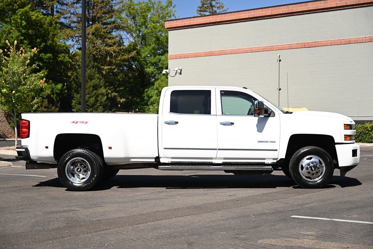 2018 Chevrolet Silverado 3500HD LTZ photo 8