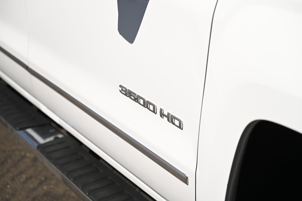 2018 Chevrolet Silverado 3500HD LTZ photo 10