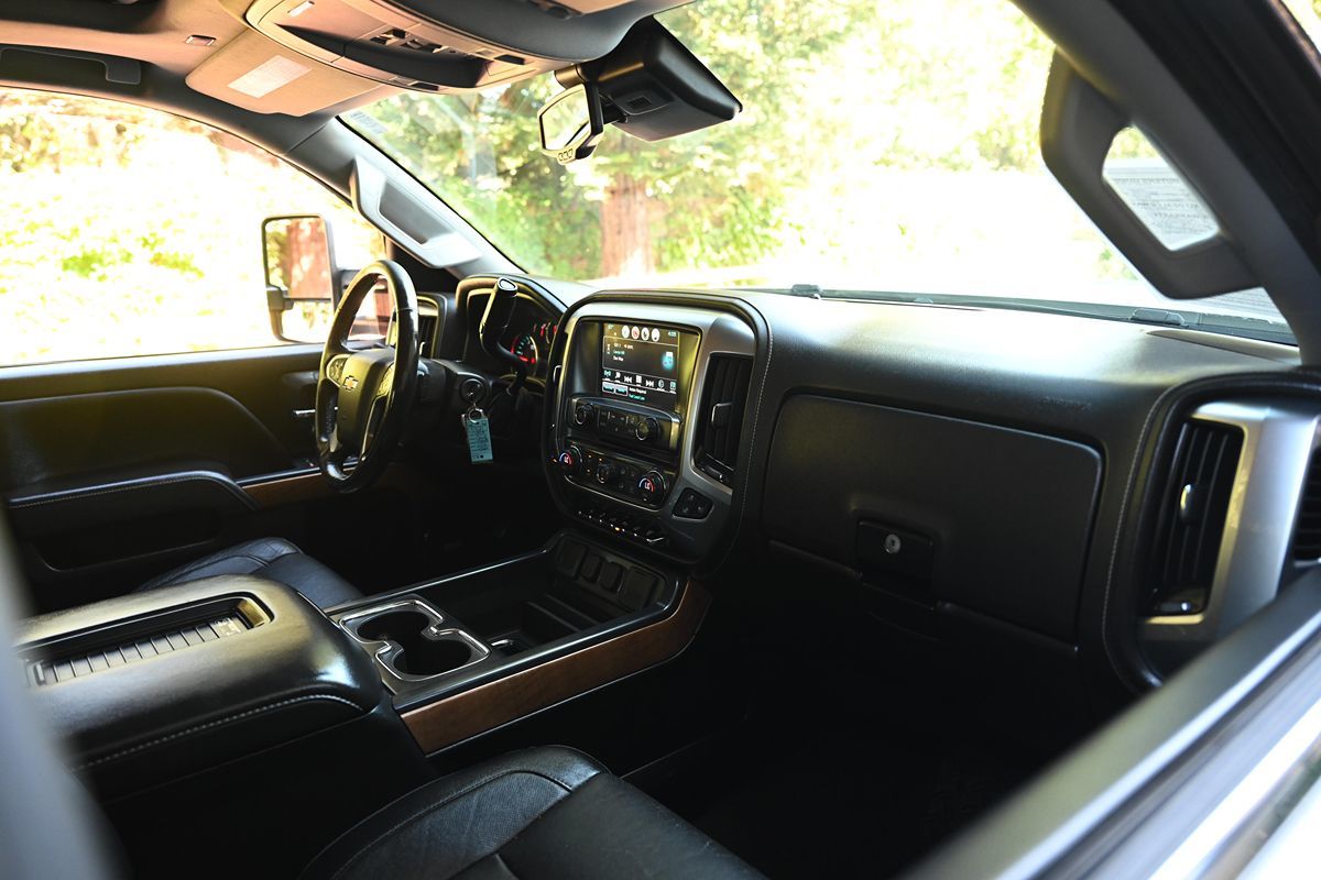 2018 Chevrolet Silverado 3500HD LTZ photo 12