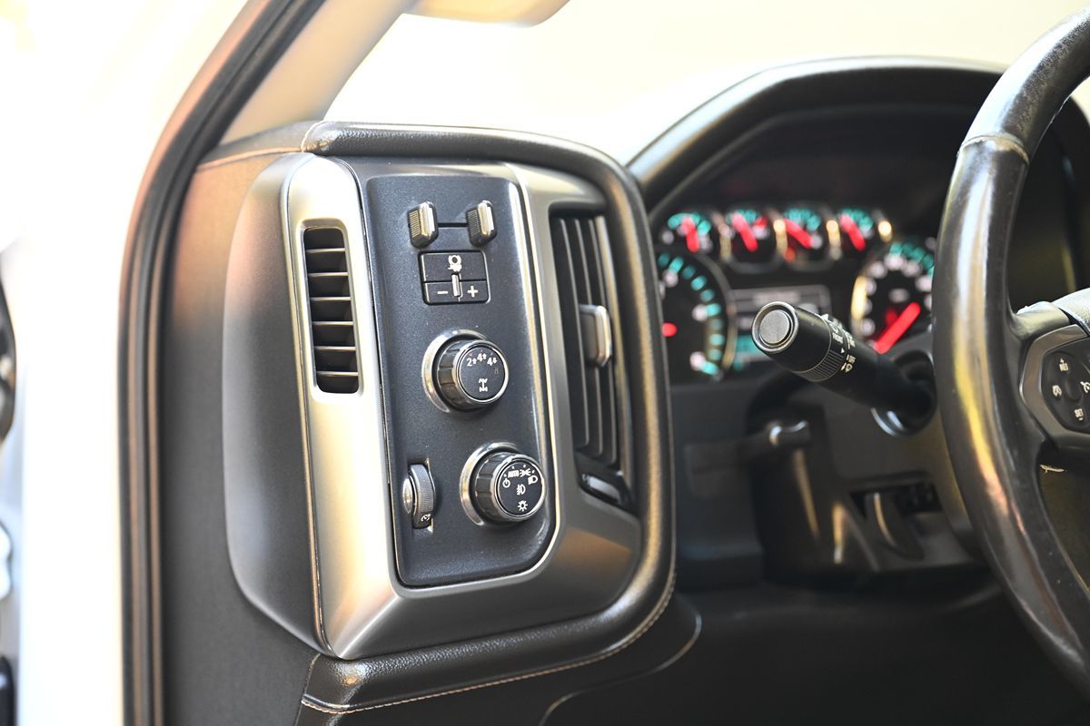 2018 Chevrolet Silverado 3500HD LTZ photo 18