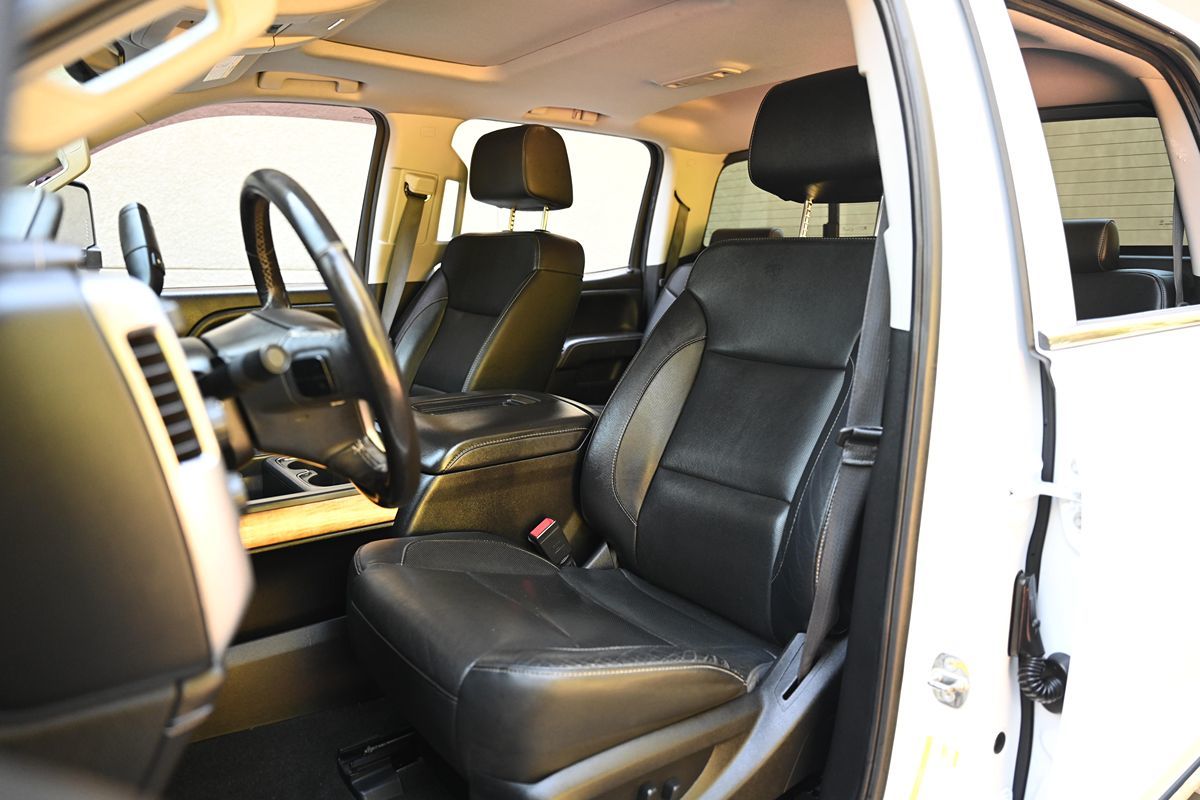 2018 Chevrolet Silverado 3500HD LTZ photo 19