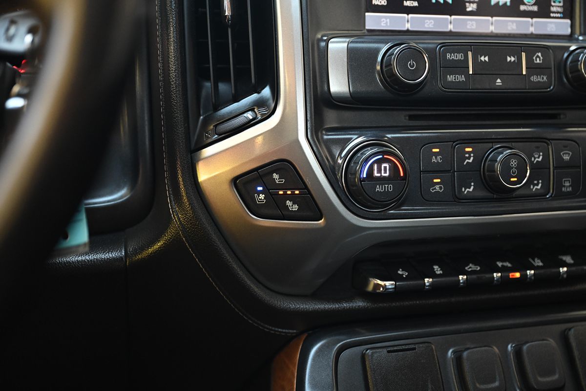 2018 Chevrolet Silverado 3500HD LTZ photo 23