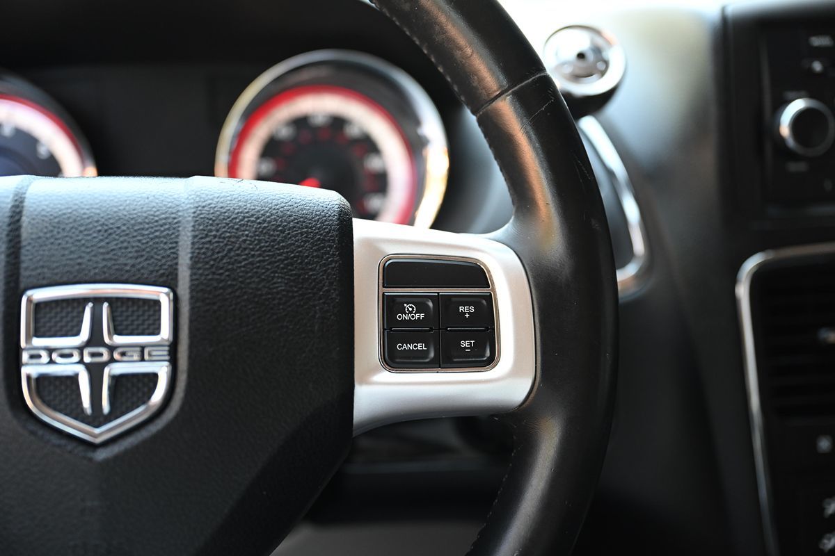 2014 Dodge Grand Caravan SE photo 25