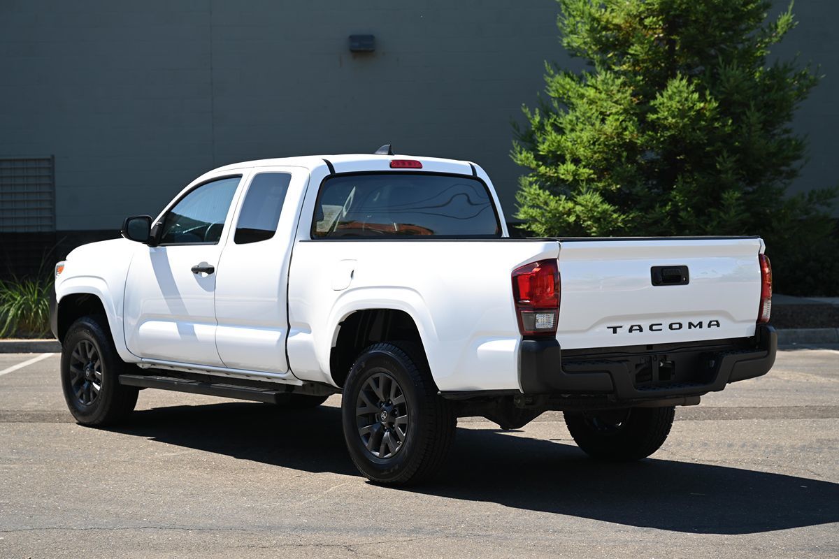 2022 Toyota Tacoma SR5 photo 5