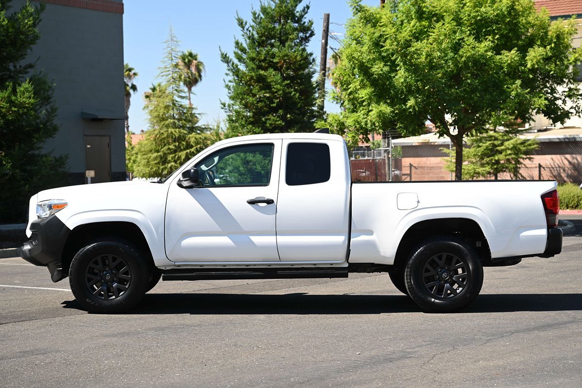2022 Toyota Tacoma SR5 photo 4