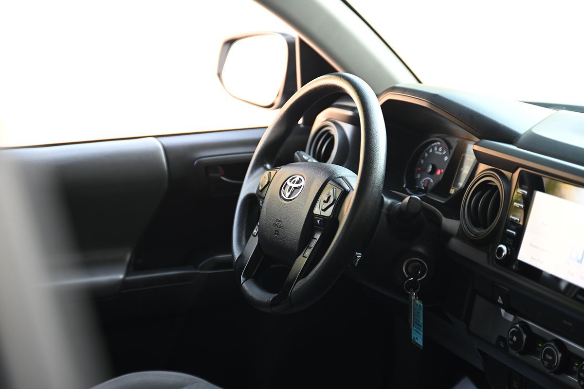 2022 Toyota Tacoma SR5 photo 12